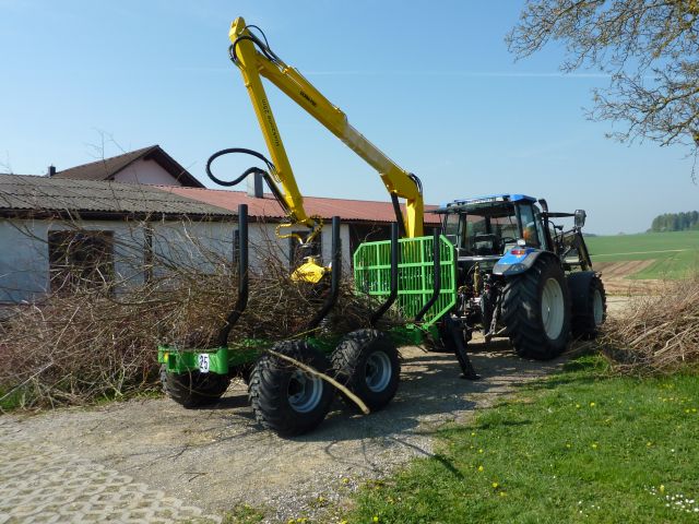 Forstzubehör, Seilwinden, Rückewagen, Rückeschilder, Klemmbänke, in  Nordrhein-Westfalen - Kirchhundem