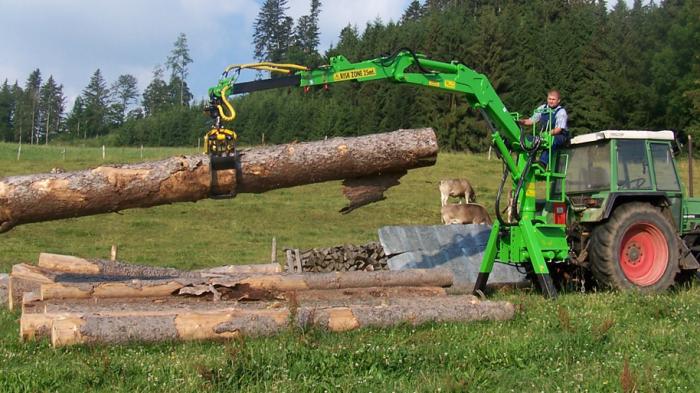 Anbaugeräte für Dreipunkt-Anbau und Schlepper-Zugmaul Anbaugeräte für Dreipunkt-Anbau und Schlepper-Zugmaul